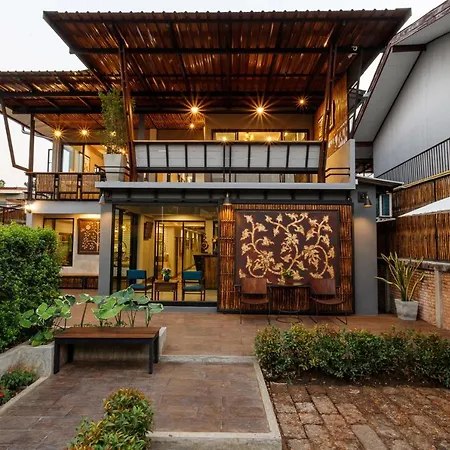 Hostel One Art And Gallery